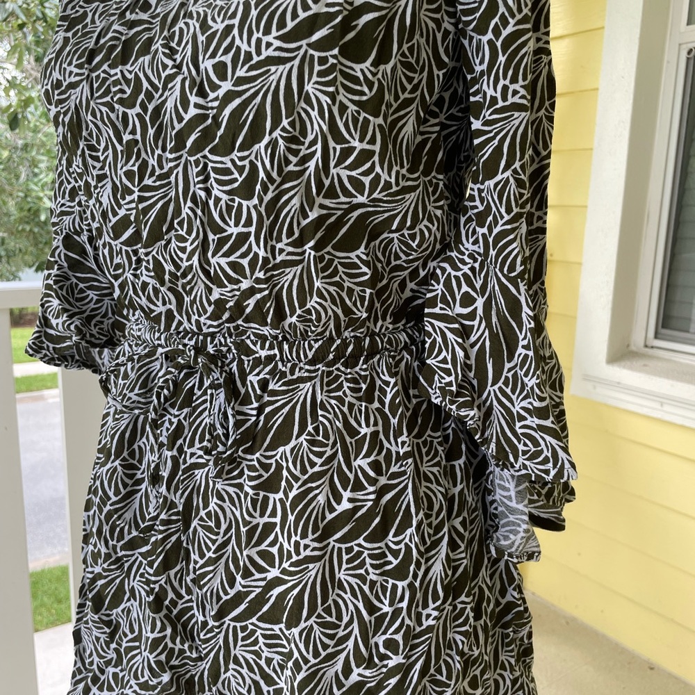 Express Womens Off the Shoulder Shorts Romper Green Small Olive Leaves Ruffle - Picture 8 of 16